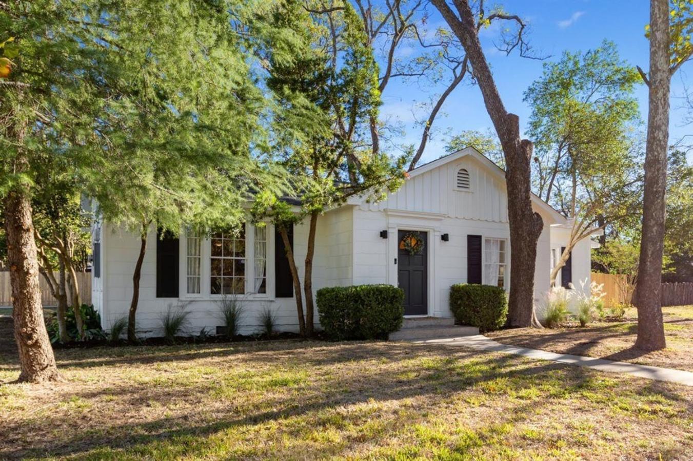 Villa Luxury Bungalow Near Main W Hot-Tub And Firepit Fredericksburg Exterior foto